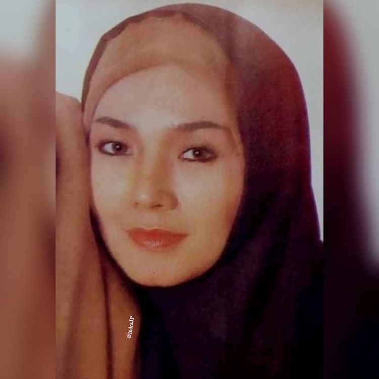 Eva Arnaz Gadis Warkop jualan lontong sayur © berbagai sumber Eva Arnaz Gadis Warkop jualan lontong sayur © berbagai sumber