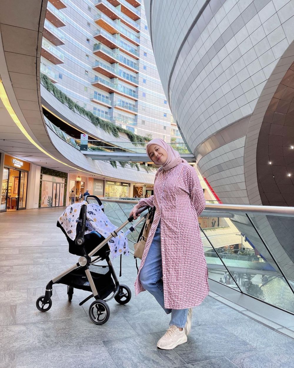 penampilan adik gita savitri yang baru jadi ibu © berbagai sumber