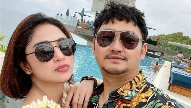 6 Perjalanan cinta Dewi Perssik © 2023 brilio.net 6 Perjalanan cinta Dewi Perssik © 2023 brilio.net