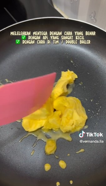 Kentalnya pas dan antimengendap, ini trik jitu lelehkan margarin buat kue agar tak bikin seret