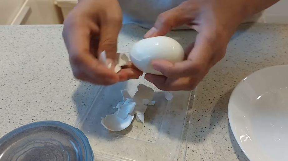 Cepat dan antigagal, ini trik mudah merebus telur setengah matang yang sempurna