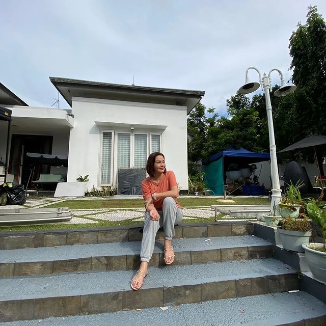 Istri Kasino di Warkop DKI masih eksis, ini 11 potret Roweina Umboh © 2023 brilio.net