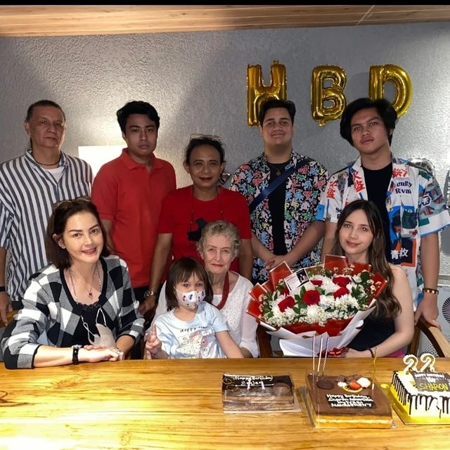 Istri Kasino di Warkop DKI masih eksis, ini 11 potret Roweina Umboh © 2023 brilio.net