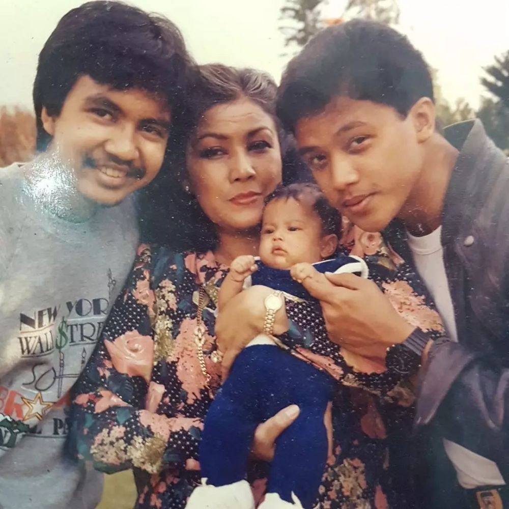 potret lawas Tante Mira © berbagai sumber