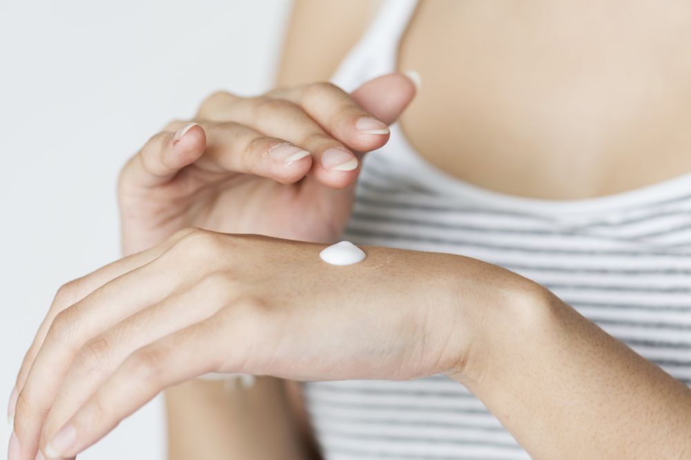 10 Cara merawat kulit tangan agar tetap lembab dan bebas kerutan