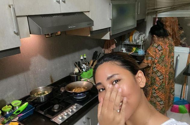 rumah Evi Masamba yang berlantai dua © Instagram