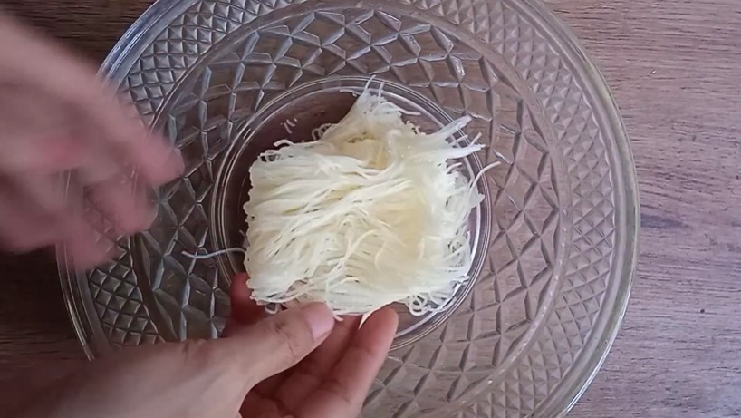 Trik cepat merendam bihun, tekstur kenyalnya pas dan merata dalam hitungan menit