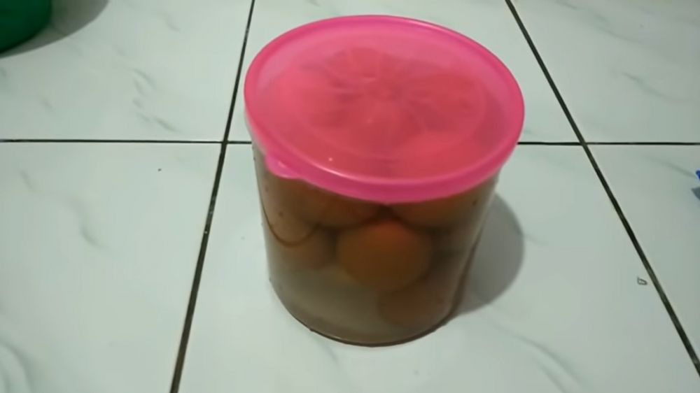 Cuma butuh dua jam, begini 7 cara simpel membuat telur asin dari telur ayam