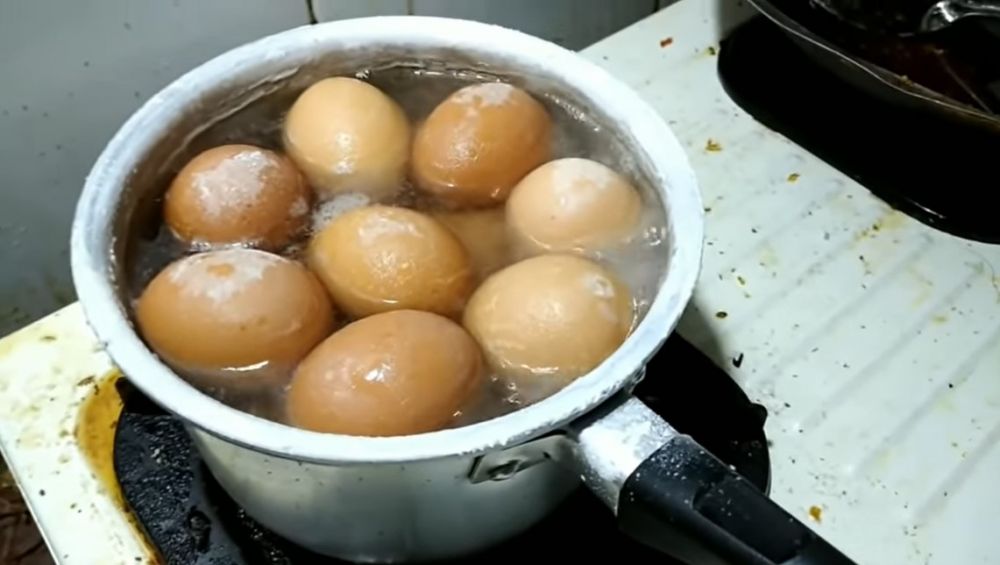 Cuma butuh dua jam, begini 7 cara simpel membuat telur asin dari telur ayam
