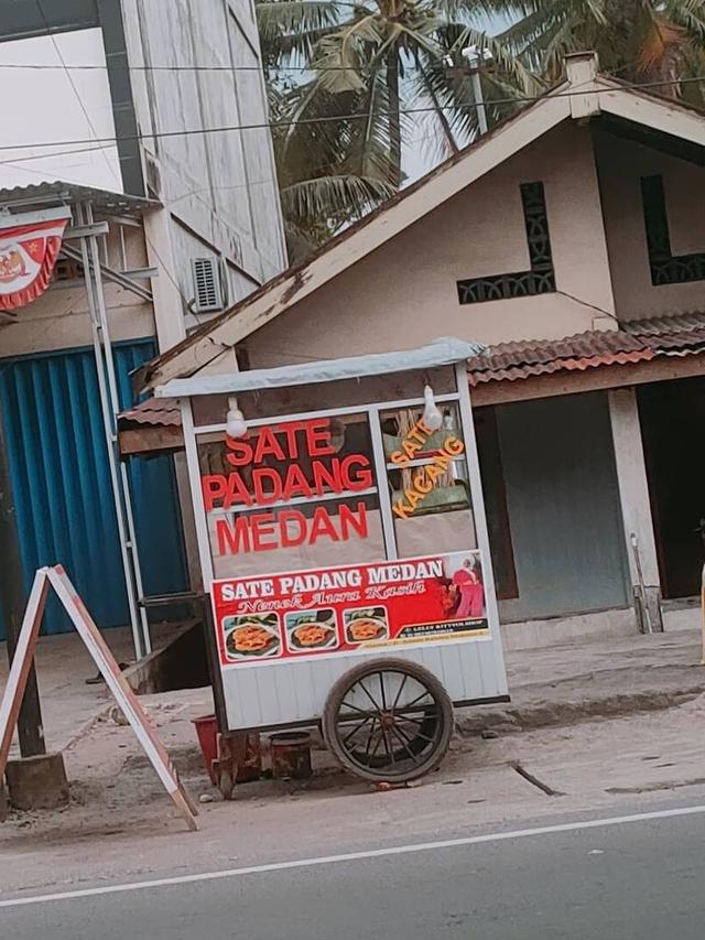 nama nyeleneh rumah makan padang © Berbagai sumber