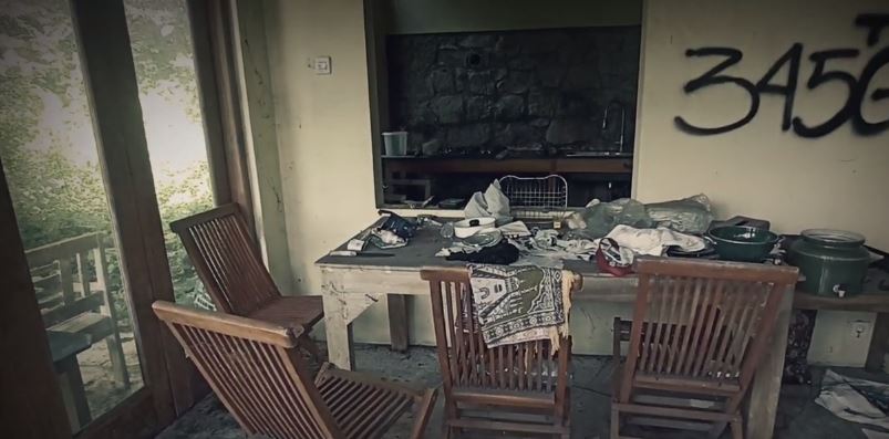 Vila mewah yang terbengkalai di puncak bukit YouTube