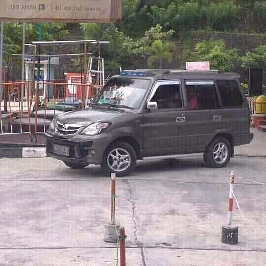 potret absurd ada yang janggal © berbagai sumber