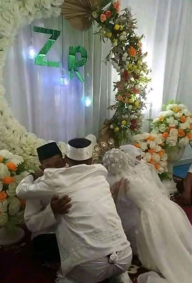 potret absurd ada yang janggal © berbagai sumber