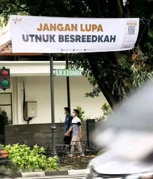 salah tulis spanduk © Facebook
