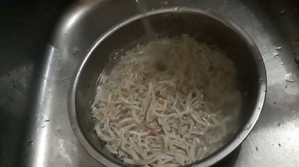 Cara menghilangkan pengawet dan bahan kimia pada ikan teri, mudah disontek