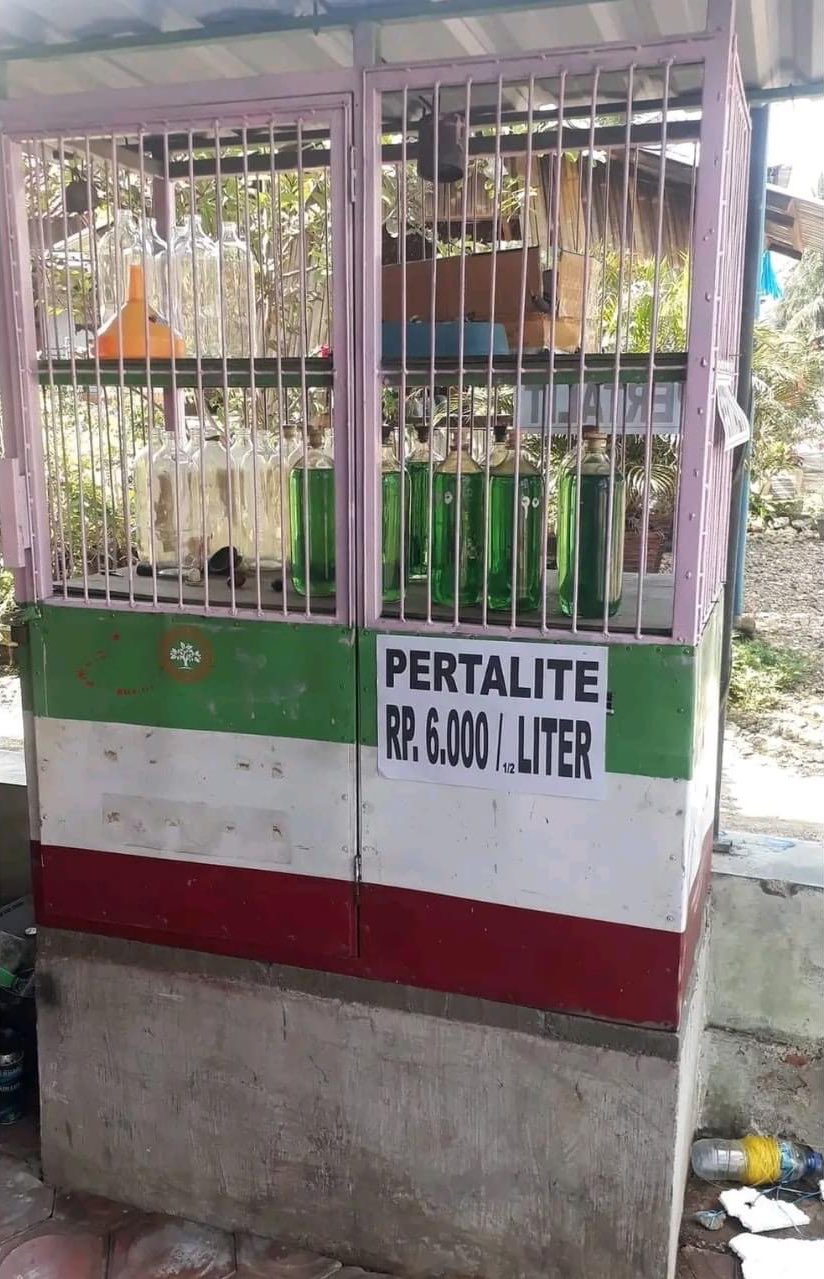 spanduk akal-akalan penjual © Twitter spanduk akal-akalan penjual © Twitter