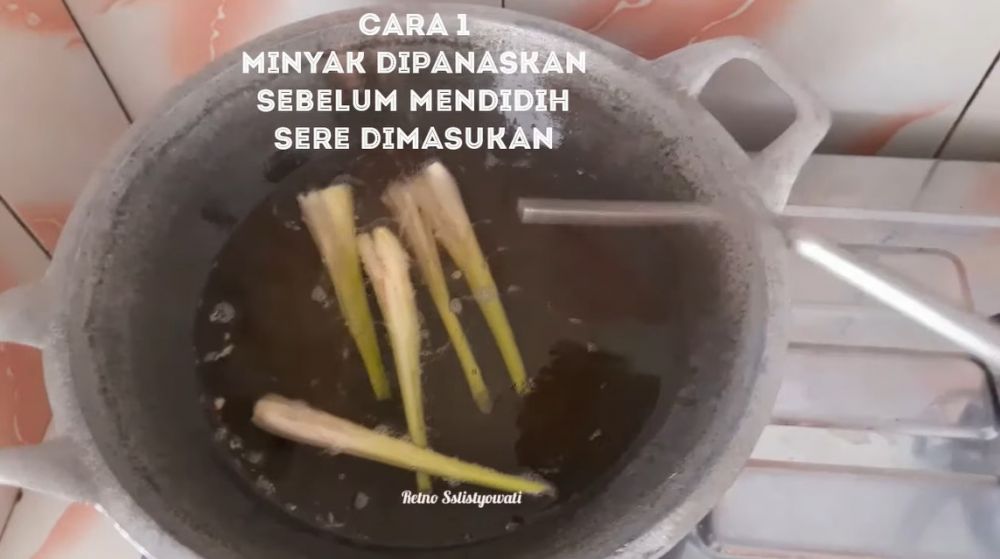 Trik mengatasi minyak goreng yang bau tengik, ampuh pakai bahan dapur