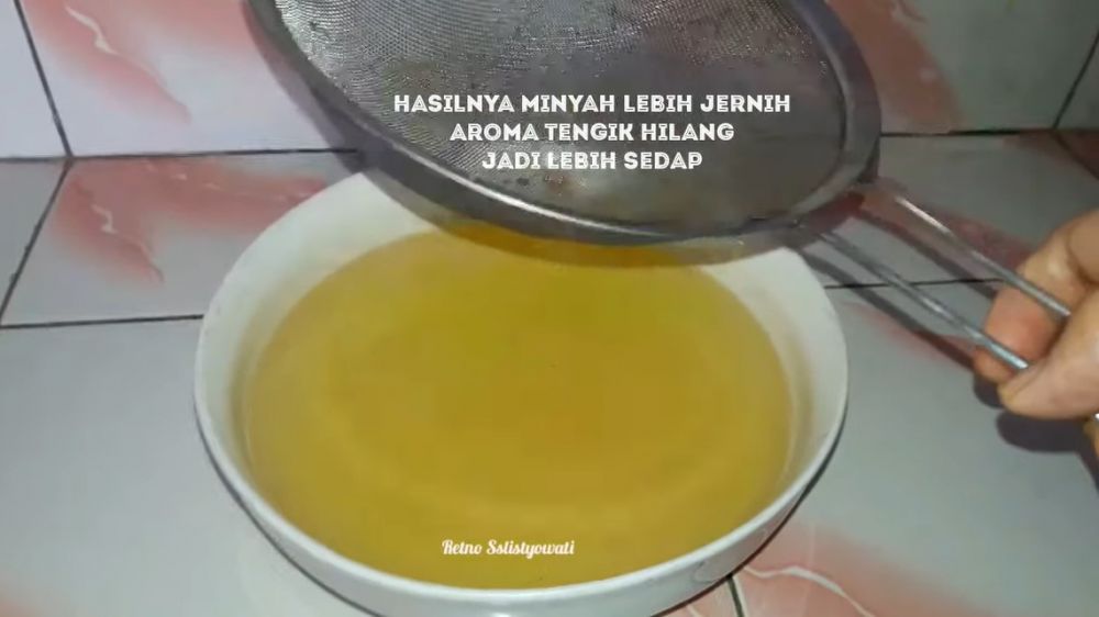 Trik mengatasi minyak goreng yang bau tengik, ampuh pakai bahan dapur
