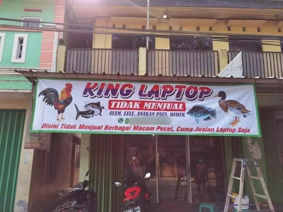 Potret lucu orang salah desain spanduk © 2023 brilio.net  Potret lucu orang salah desain spanduk © 2023 brilio.net