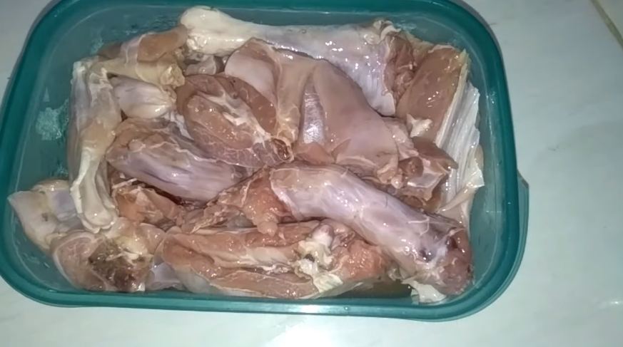 Hanya pakai pepaya muda, ini cara mengolah ayam kampung agar menjadi lezat dan empuk