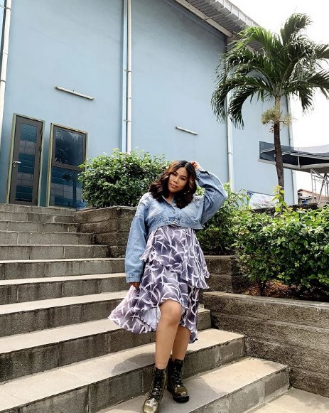 gaya modis Evi Masamba di keseharian © Instagram