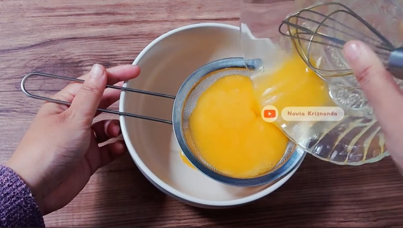 Trik antigagal bikin telur dadar khas lauk nasi kuning agar tipis dan antihambar