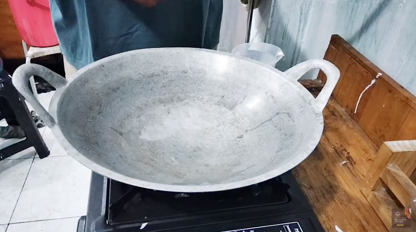 Trik merebus telur untuk mi instan agar tidak berbusa dan bentuknya bulat cantik