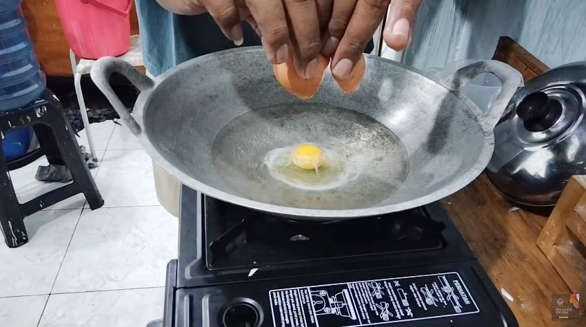 Trik merebus telur untuk mi instan agar tidak berbusa dan bentuknya bulat cantik