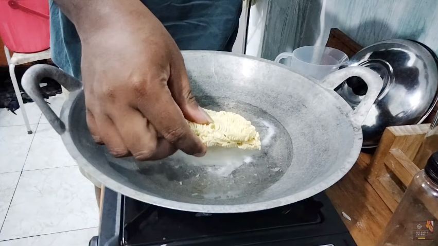 Trik merebus telur untuk mi instan agar tidak berbusa dan bentuknya bulat cantik