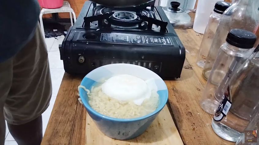 Trik merebus telur untuk mi instan agar tidak berbusa dan bentuknya bulat cantik