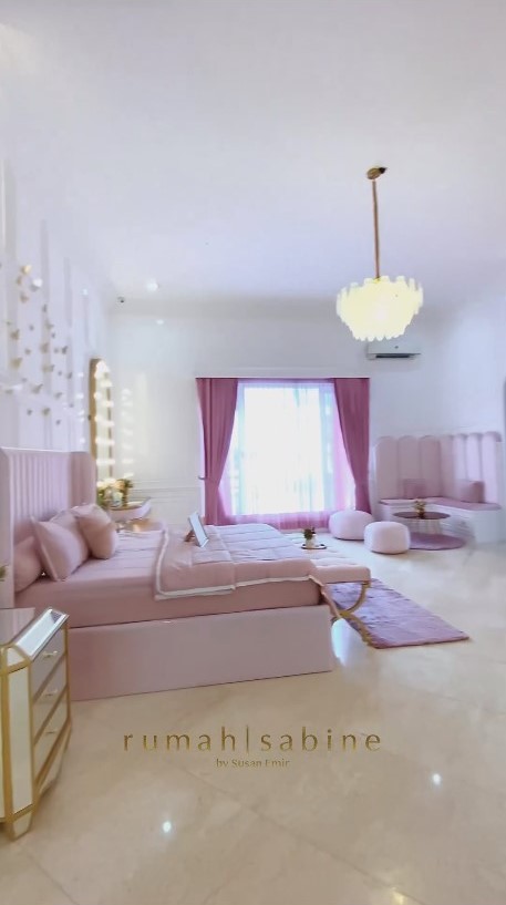 Potret kamar Amora Lemos usai renovasi, serba pink bergaya American classic