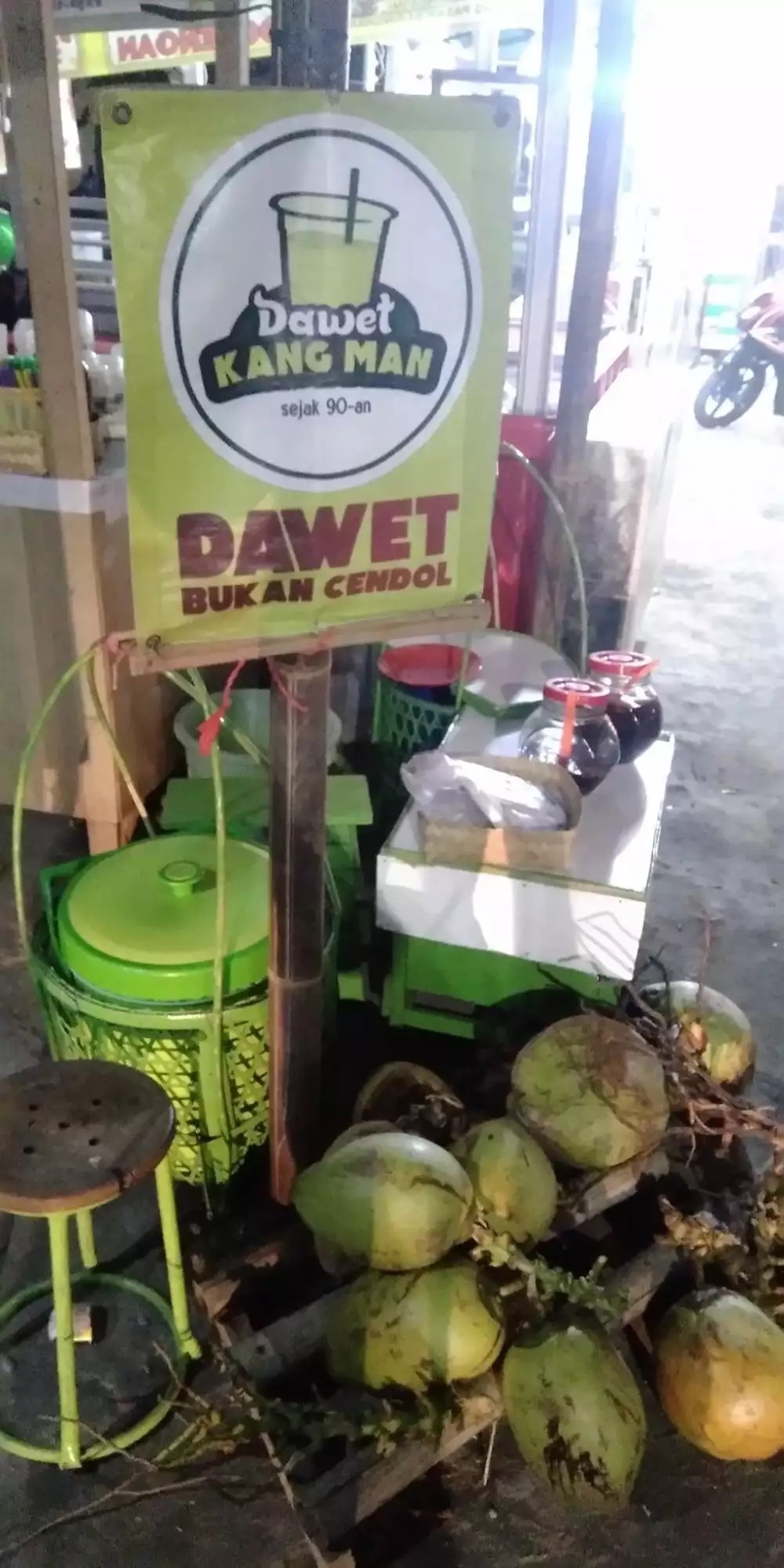 spanduk jualan minuman © 2023 brilio.net spanduk jualan minuman © 2023 brilio.net