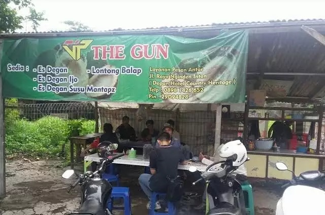 spanduk jualan minuman © 2023 brilio.net