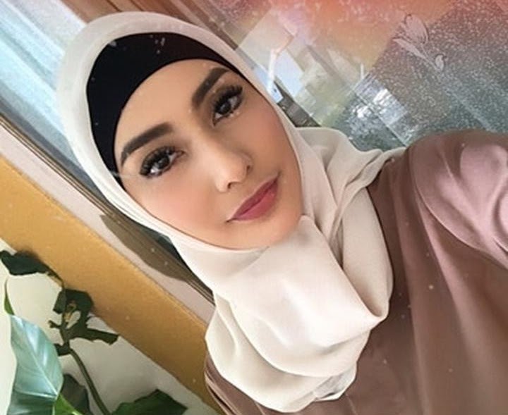 Pesinetron berhijab istimewa