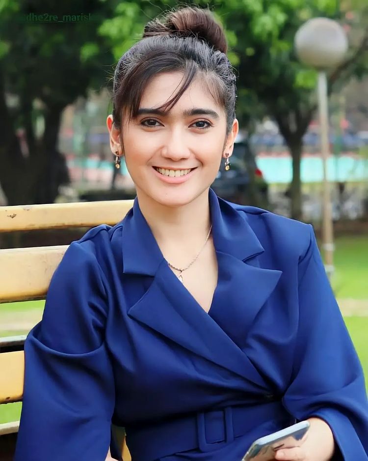 Revi Mariska Angling Dharma model video klip © berbagai sumber