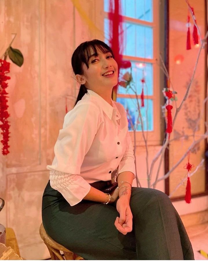 Revi Mariska Angling Dharma model video klip © berbagai sumber