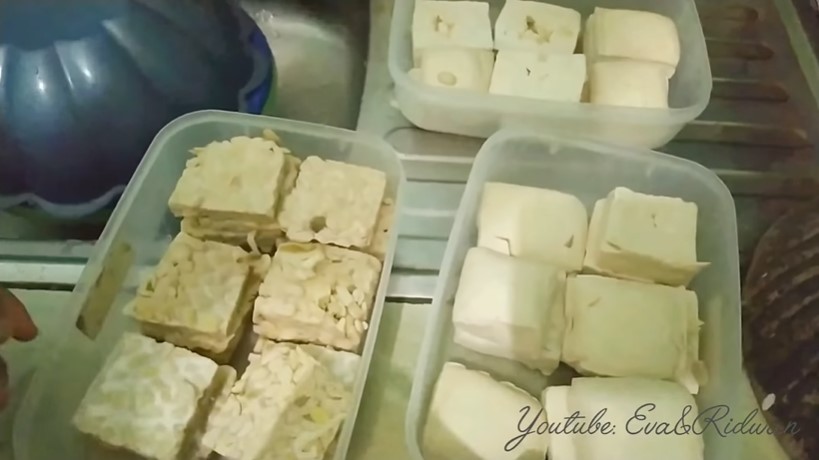 Bukan pakai garam, begini cara menyimpan tempe agar awet berbulan-bulan cuma pakai dua bahan