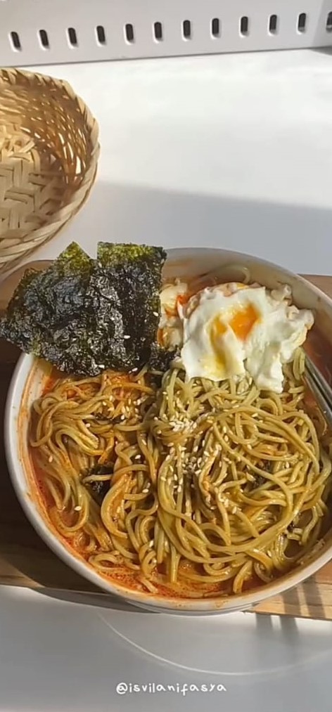 11 Resep olahan mi instan kuah kekinian, enak, unik, dan menggugah selera