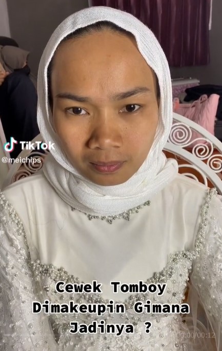 Transformasi cewek tomboy yang di makeup ala barbie © 2023 brilio.net