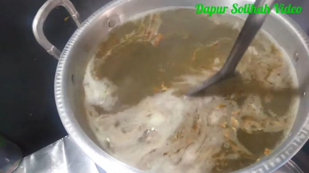 7 Cara simpel membuat kuah kaldu untuk mi ayam, lezat tanpa rebusan tulang