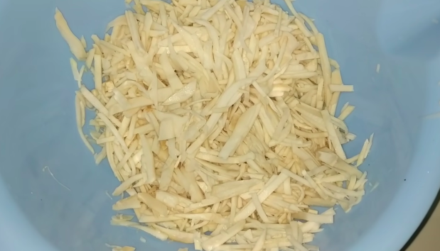 Trik mengolah isian lumpia rebung khas Semarang agar lezat dan nggak bau pesing