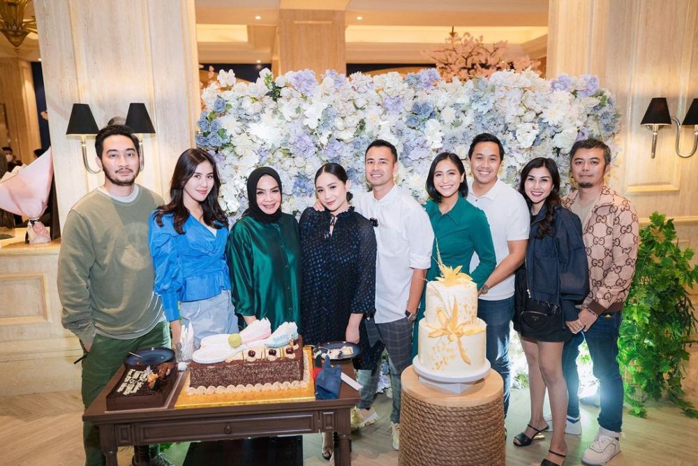 Hari lahir barengan, intip 10 potret detail kue ultah Raffi Ahmad dan Nagita Slavina yang elegan abis