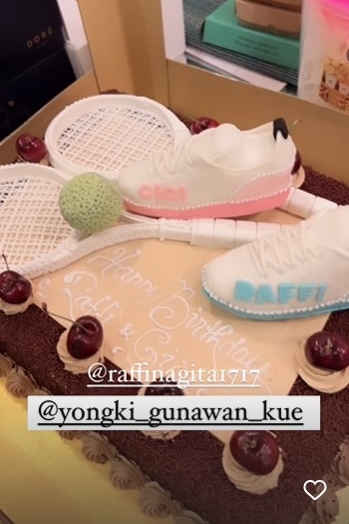 Hari lahir barengan, intip 10 potret detail kue ultah Raffi Ahmad dan Nagita Slavina yang elegan abis