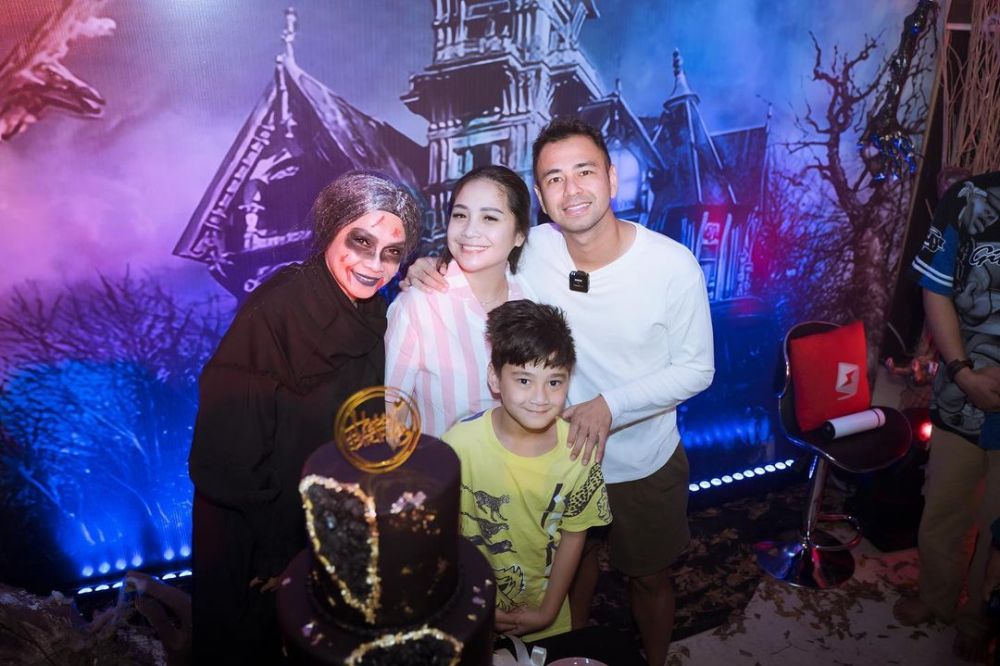 Hari lahir barengan, intip 10 potret detail kue ultah Raffi Ahmad dan Nagita Slavina yang elegan abis