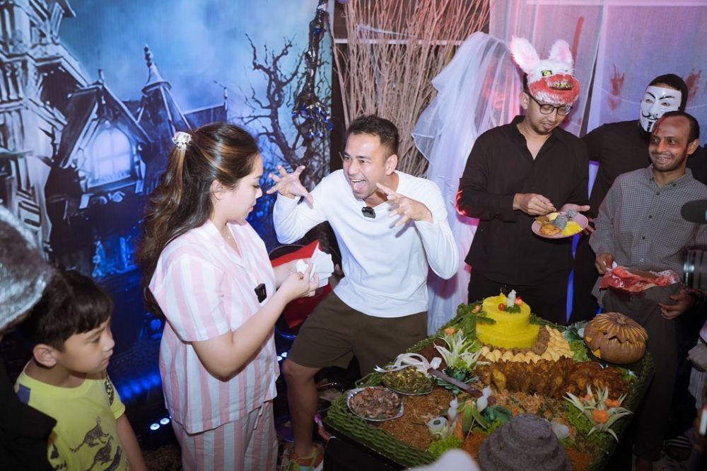 Hari lahir barengan, intip 10 potret detail kue ultah Raffi Ahmad dan Nagita Slavina yang elegan abis