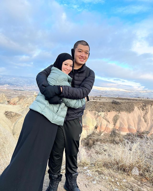 Lyra Virna Angling Dharma © berbagai sumber