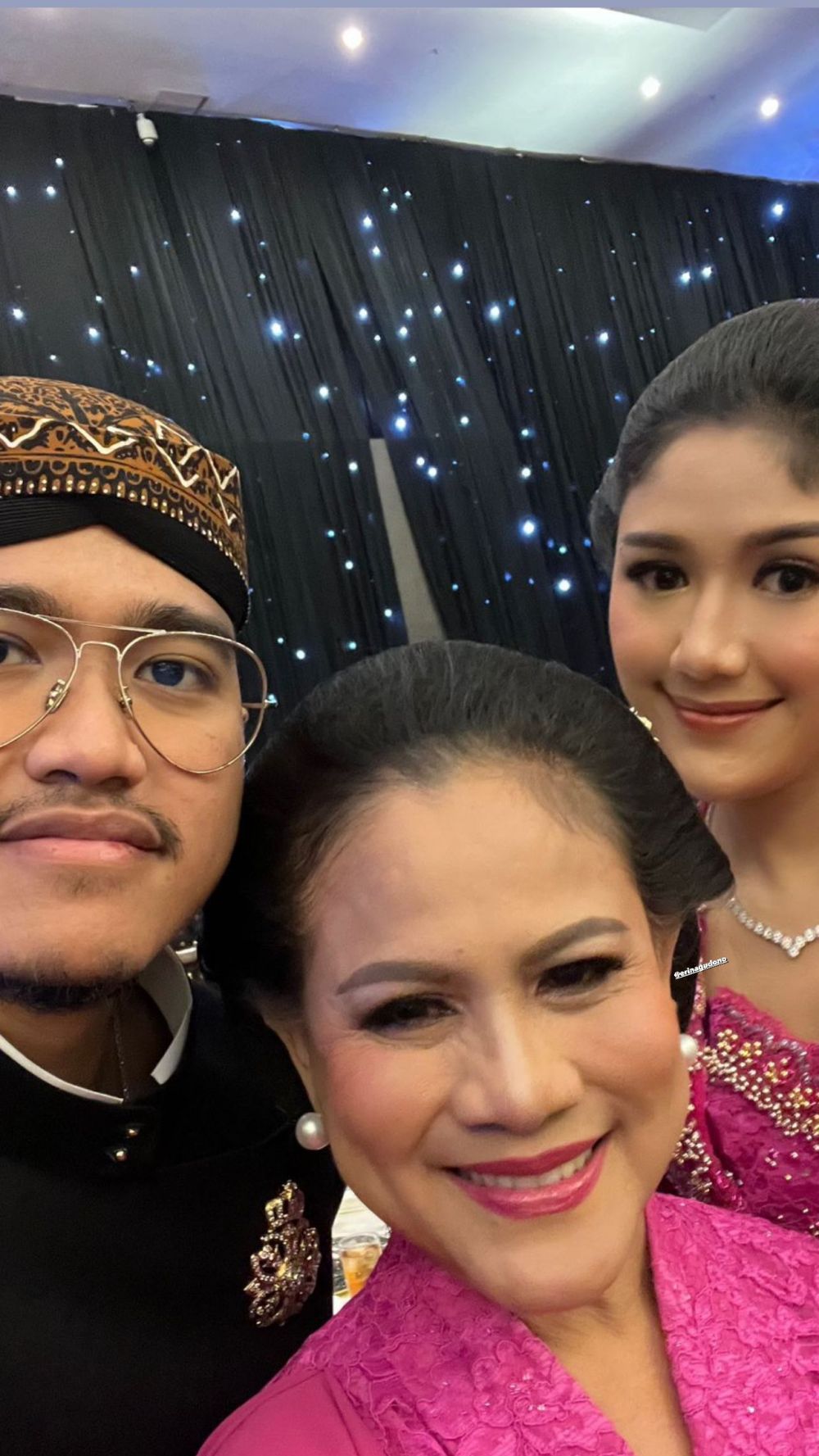 Erina kondangan bareng kakak ipar © berbagai sumber