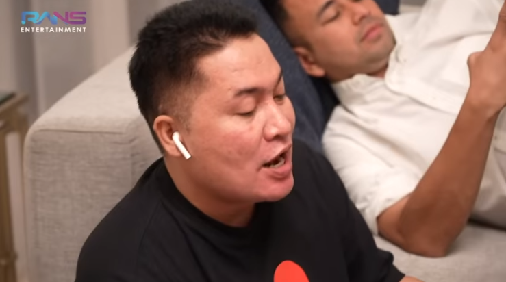 Raffi Ahmad dan Nagita Slavina buka kado ultah © 2023 brilio.net