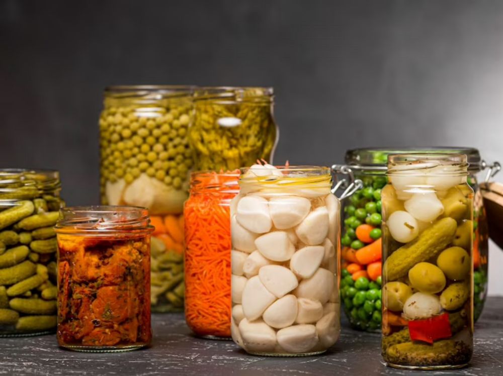 10 Manfaat kesehatan yang bisa kamu dapat dengan mengonsumsi makanan fermentasi, wajib dicoba nih