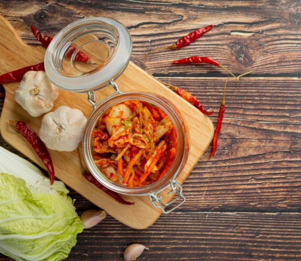 10 Manfaat kesehatan yang bisa kamu dapat dengan mengonsumsi makanan fermentasi, wajib dicoba nih